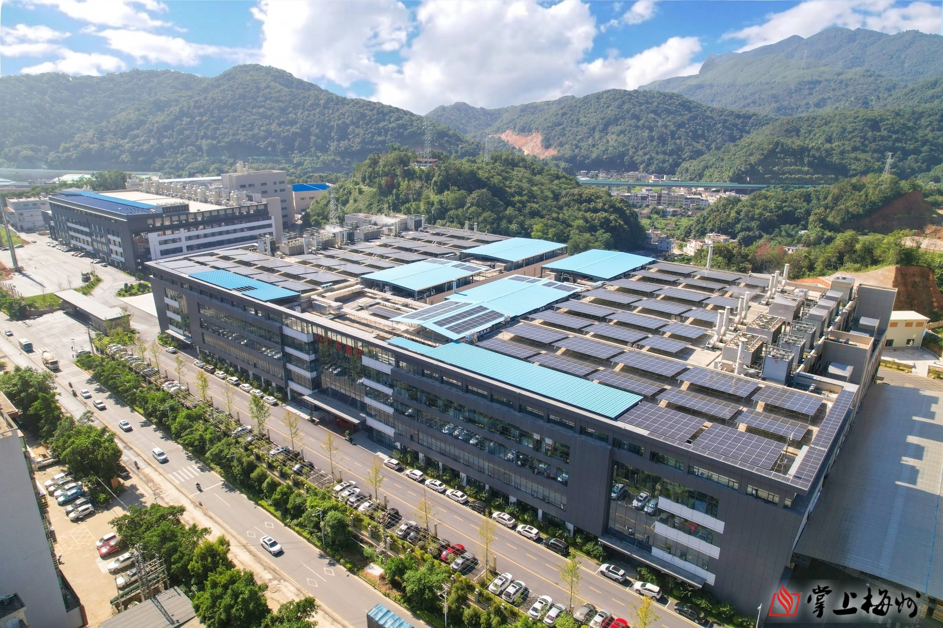 深耕铜箔创佳绩 向“新”而行促蝶变——记全国工业和信息化系统先进集体广东米兰体育平台官方网站-米兰（中国）电子科技有限米兰体育平台官方网站-米兰（中国）
